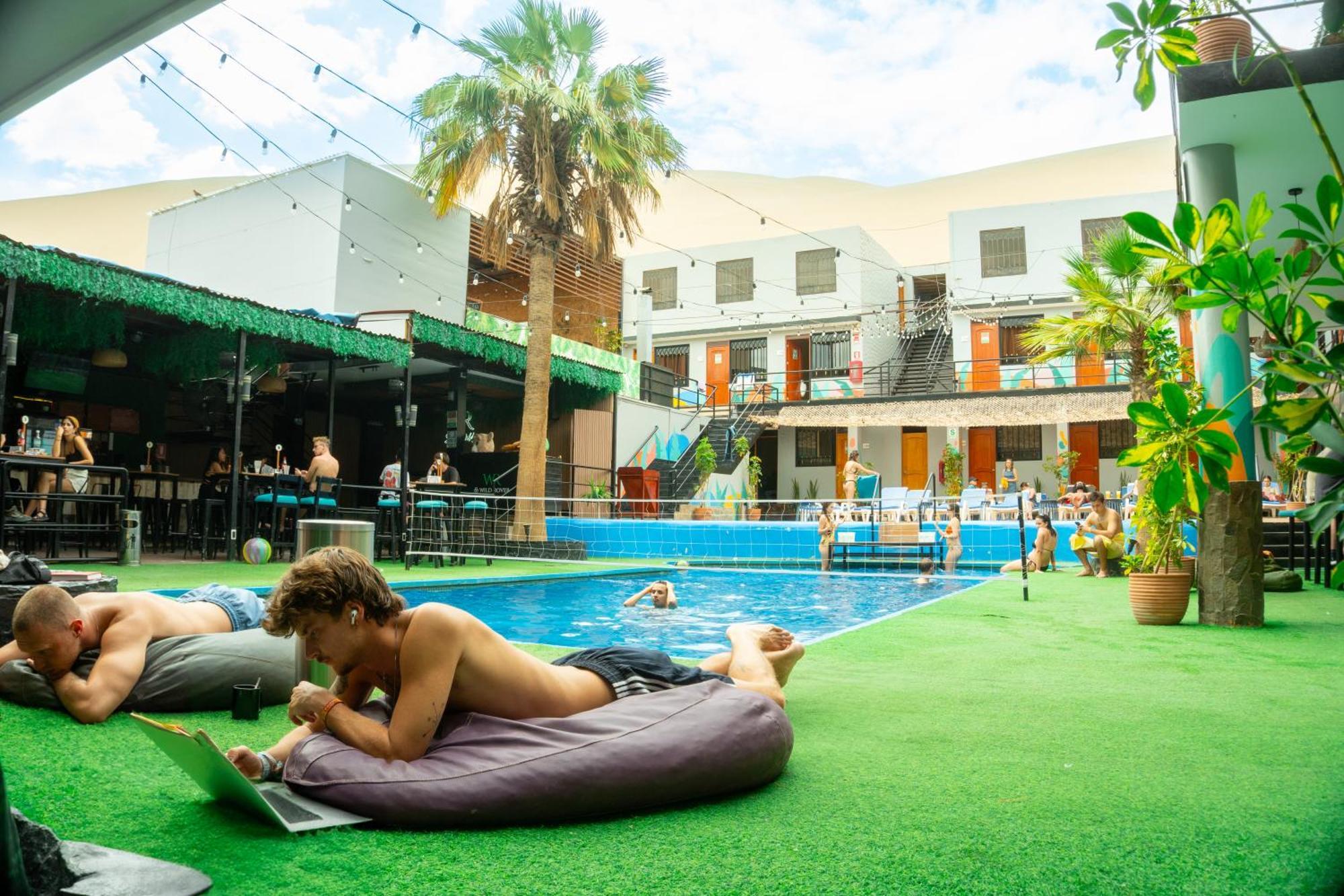 Wild Rover Huacachina イカ エクステリア 写真